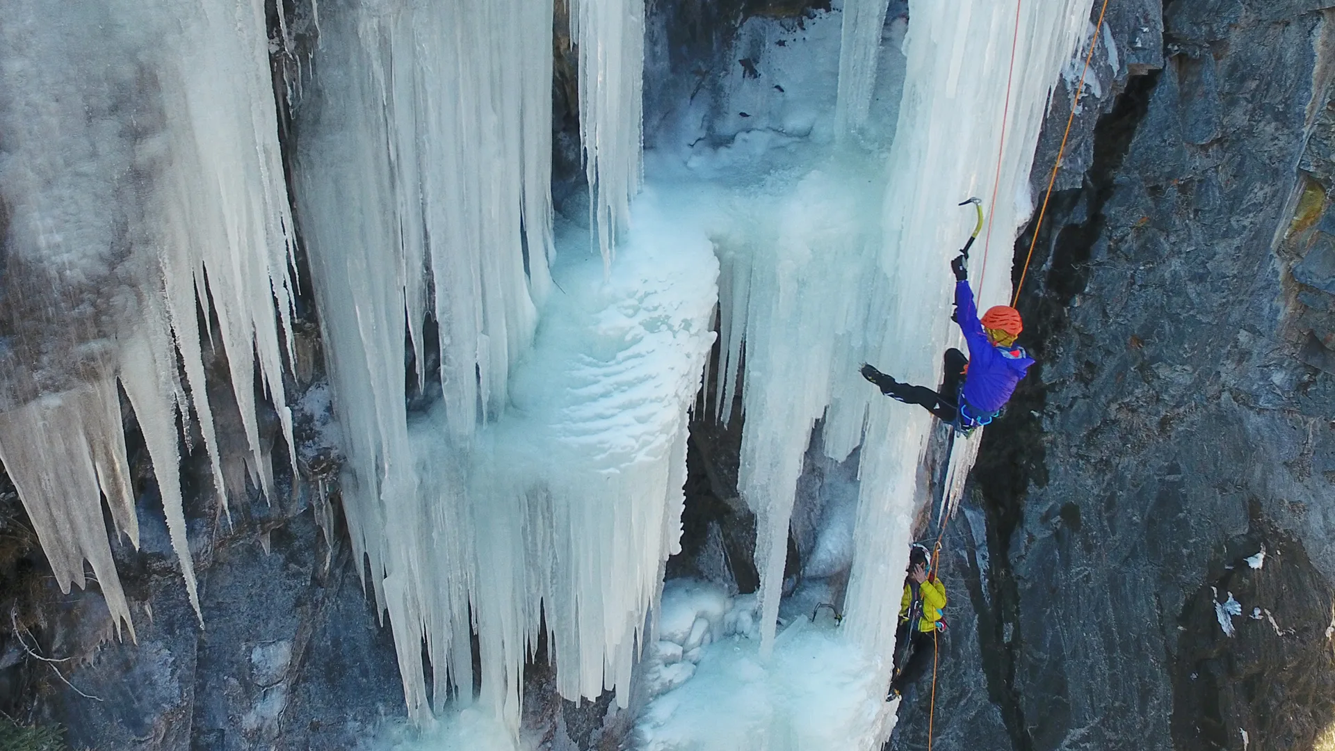 Ice Verticality: 5-Day Mount Siguniang Shuangqiaogou Professional Ice Climbing Camp (2026–2027 Winter Limited Edition)