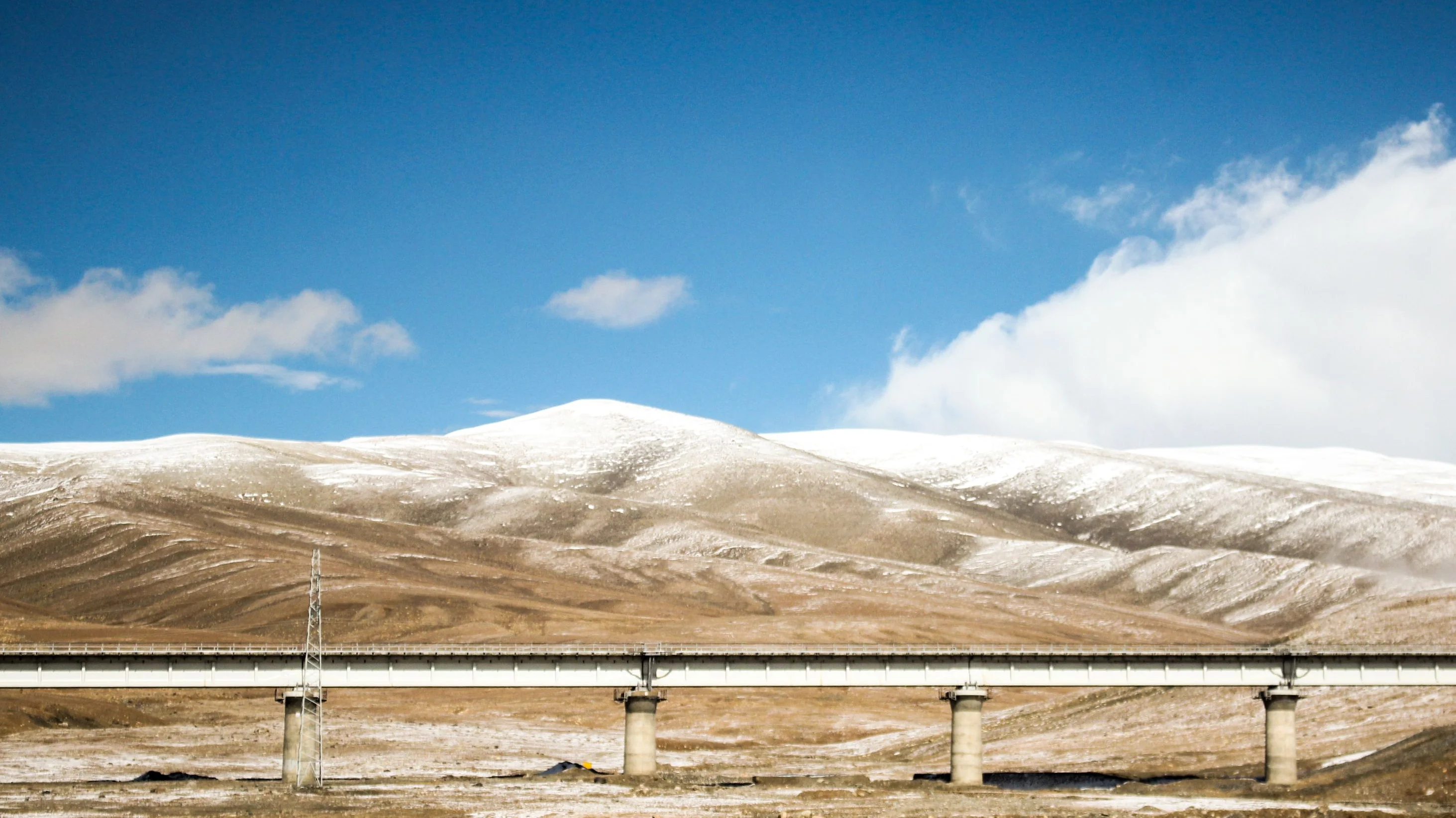 The Qinghai-Tibet Railway: Oxygen Science, Soft Sleeper Reality & What Tour Operators Don't Tell You