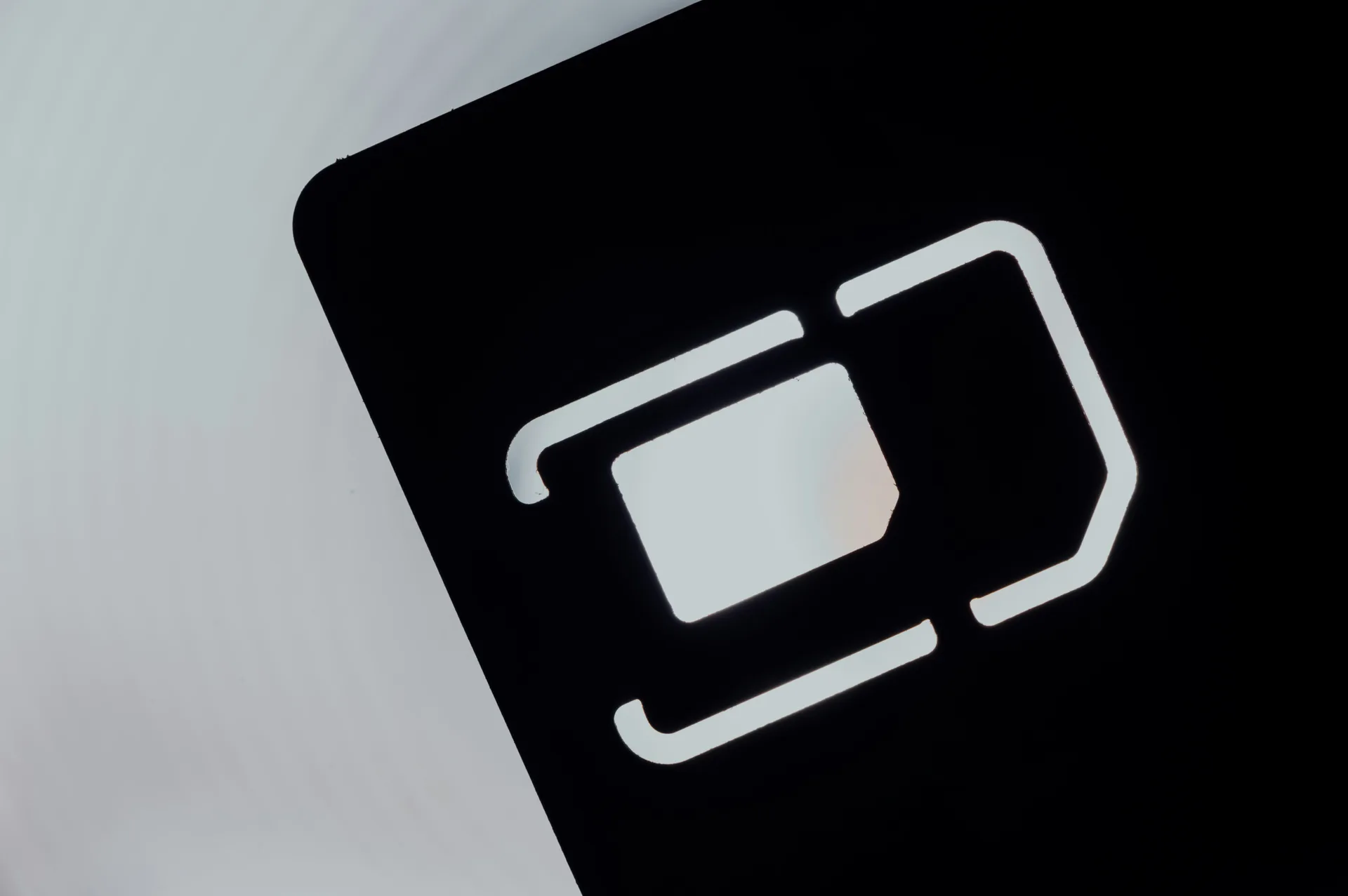 China Hardware Security Alert (Peak Summer Season): Navigating Carrier-Locked Phones, eSIM Failures & the 'Two-Phone' Strategy