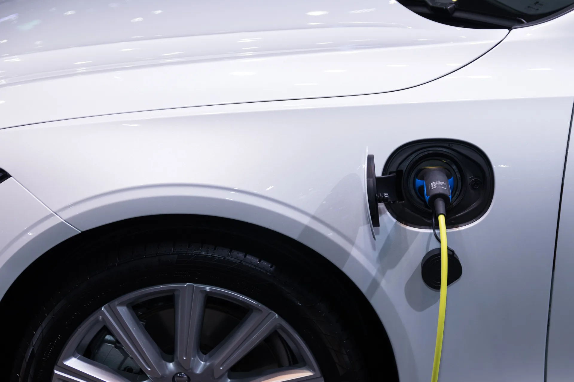 China Overland Vehicle Alert (Peak Summer Season): Navigating 'EV Range Degradation' & Mandatory Heavy-Duty ICE SUV Standards