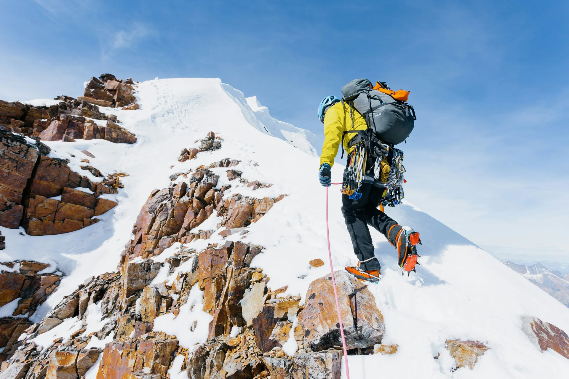 China Alpine Guide Alert (Peak Summer Season): The 'Freelance English Guide Trap' & Mandatory SMSA Whitelist Clearance