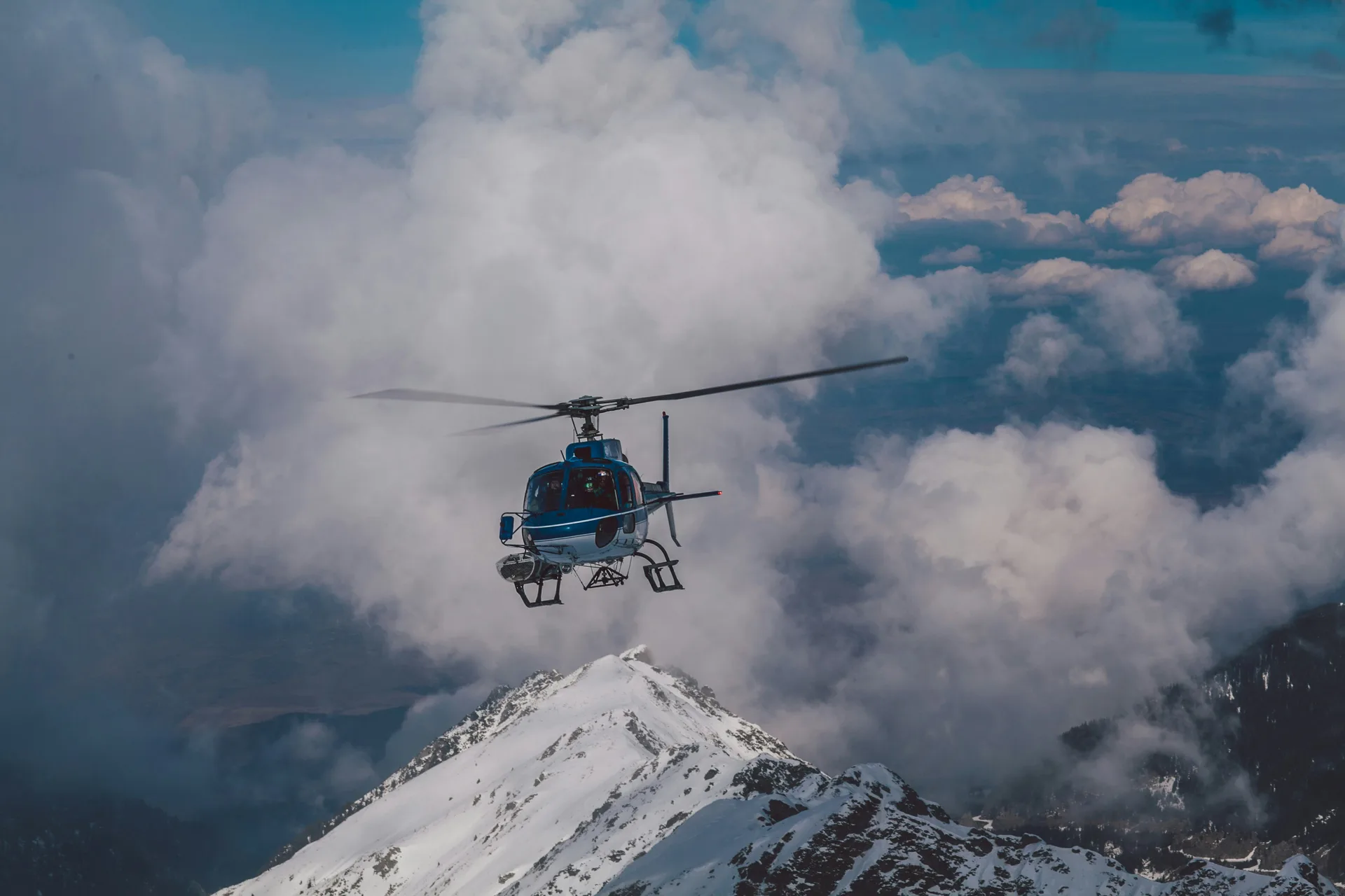 China Alpine Medical Alert (Peak Summer Season): Debunking 'Global Rescue Airspace Denial' & Localized High-Altitude Evacuation SOP