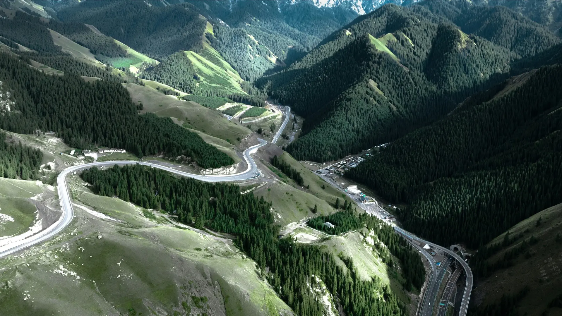 Driving in Southern Xinjiang: Road Conditions, Fueling & Checkpoints Guide