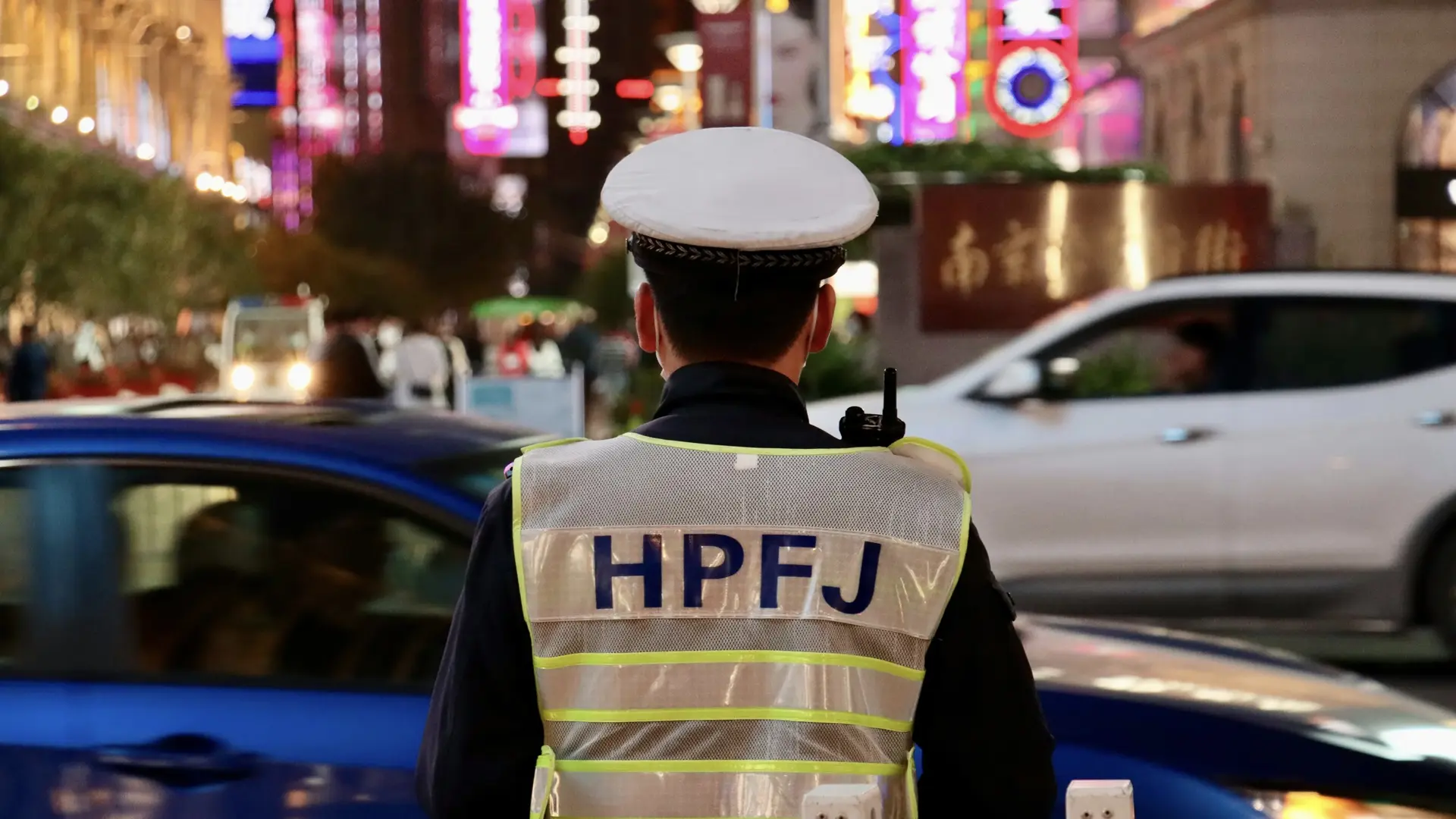 China Emergency & Police Reporting Guide for Foreigners (2026): Hotlines, English Services, and Procedural Requirements