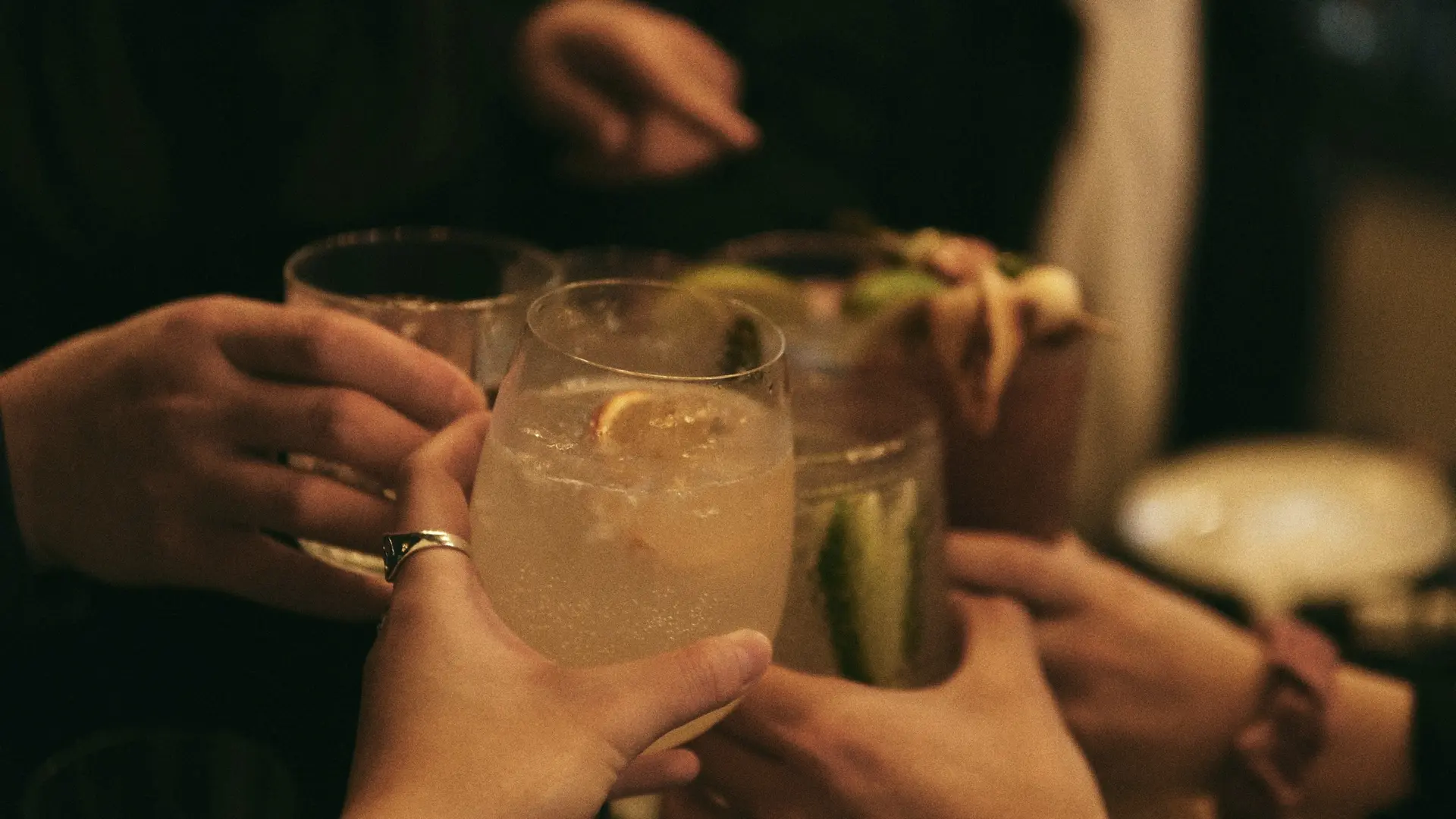The Mechanics of Ganbei: Navigating Banquet Alcohol Culture and High-Altitude Drinking Hazards