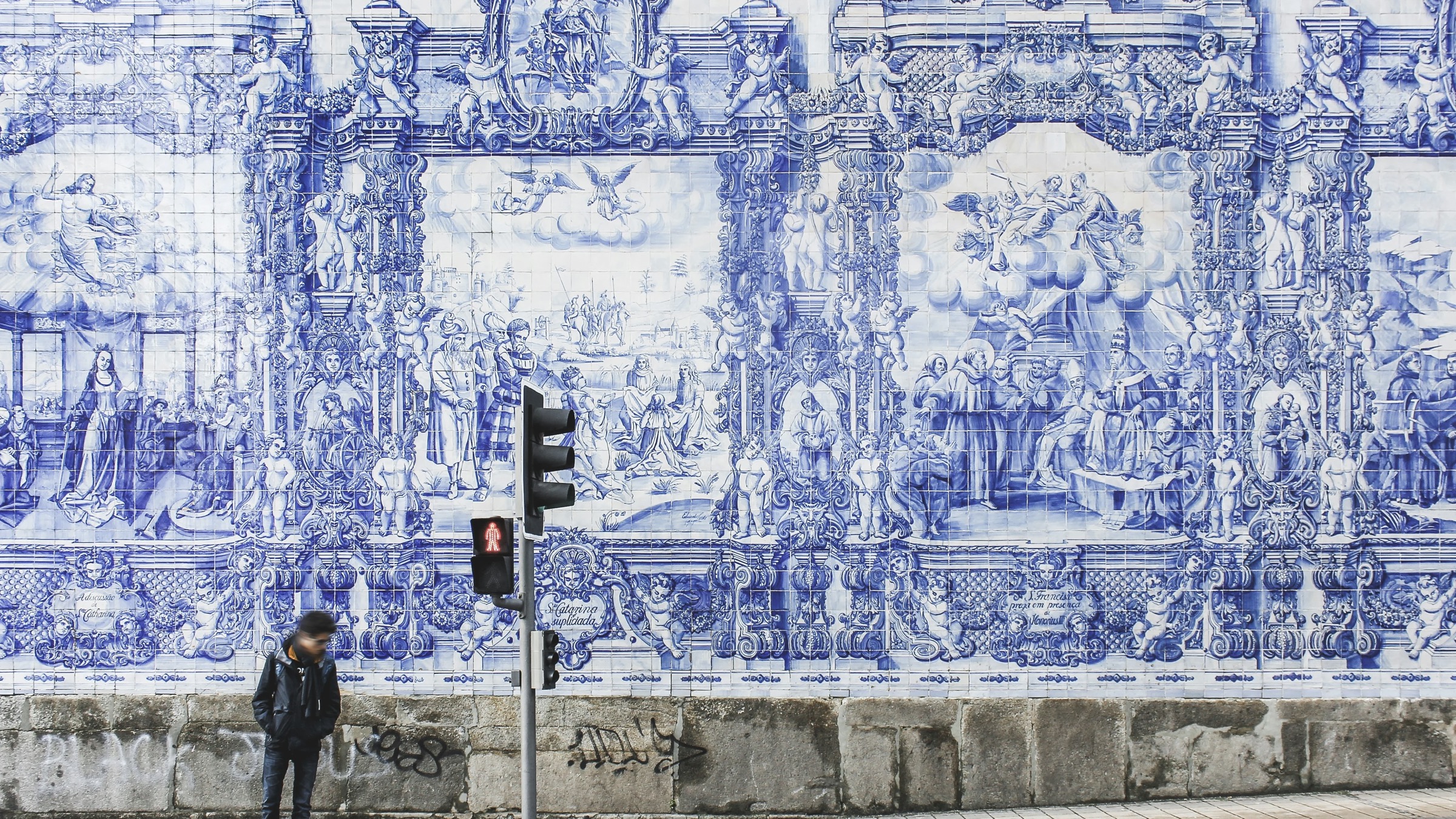 Guia de Navegação Cultural para Viajantes Portugueses e Brasileiros no Oeste da China