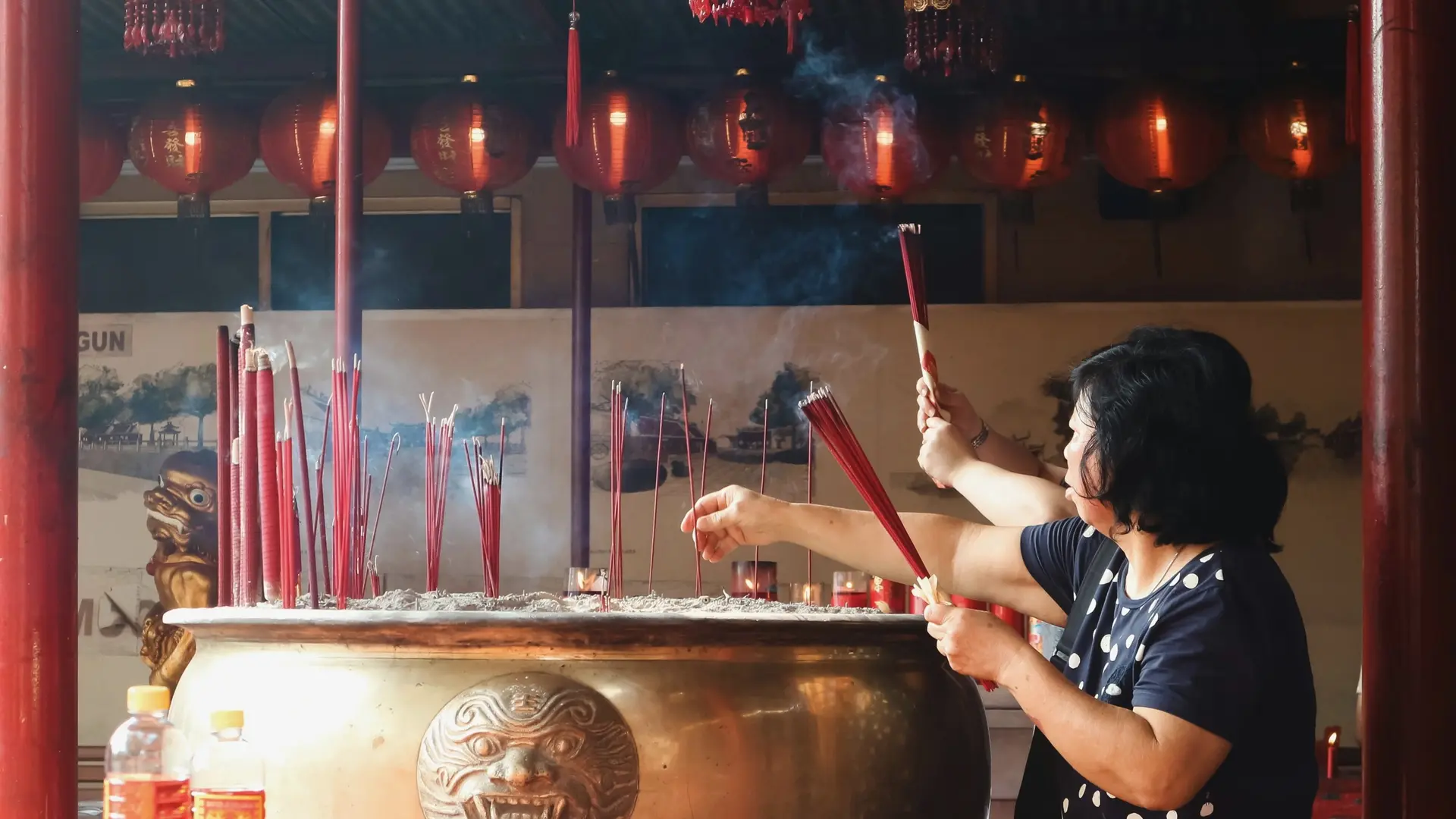 Chinese Social Etiquette & Cultural Taboos: The Deep Guide for Foreign Travelers