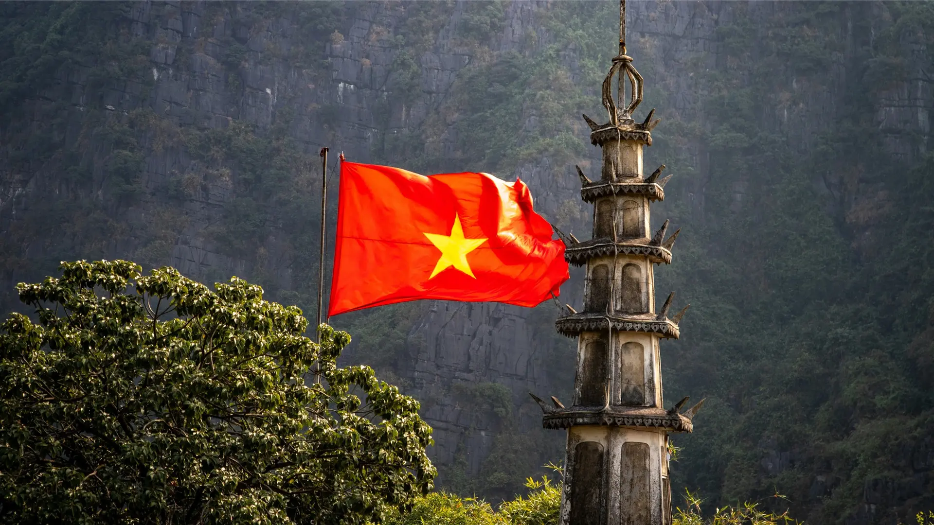 Cultural Navigation Guide for Vietnamese Travelers in Western China