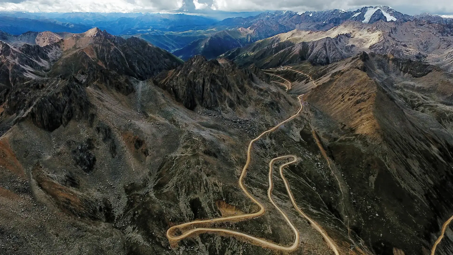 Daocheng Yading Sacred Triple Peaks · Ewan Wu's Visual Archive