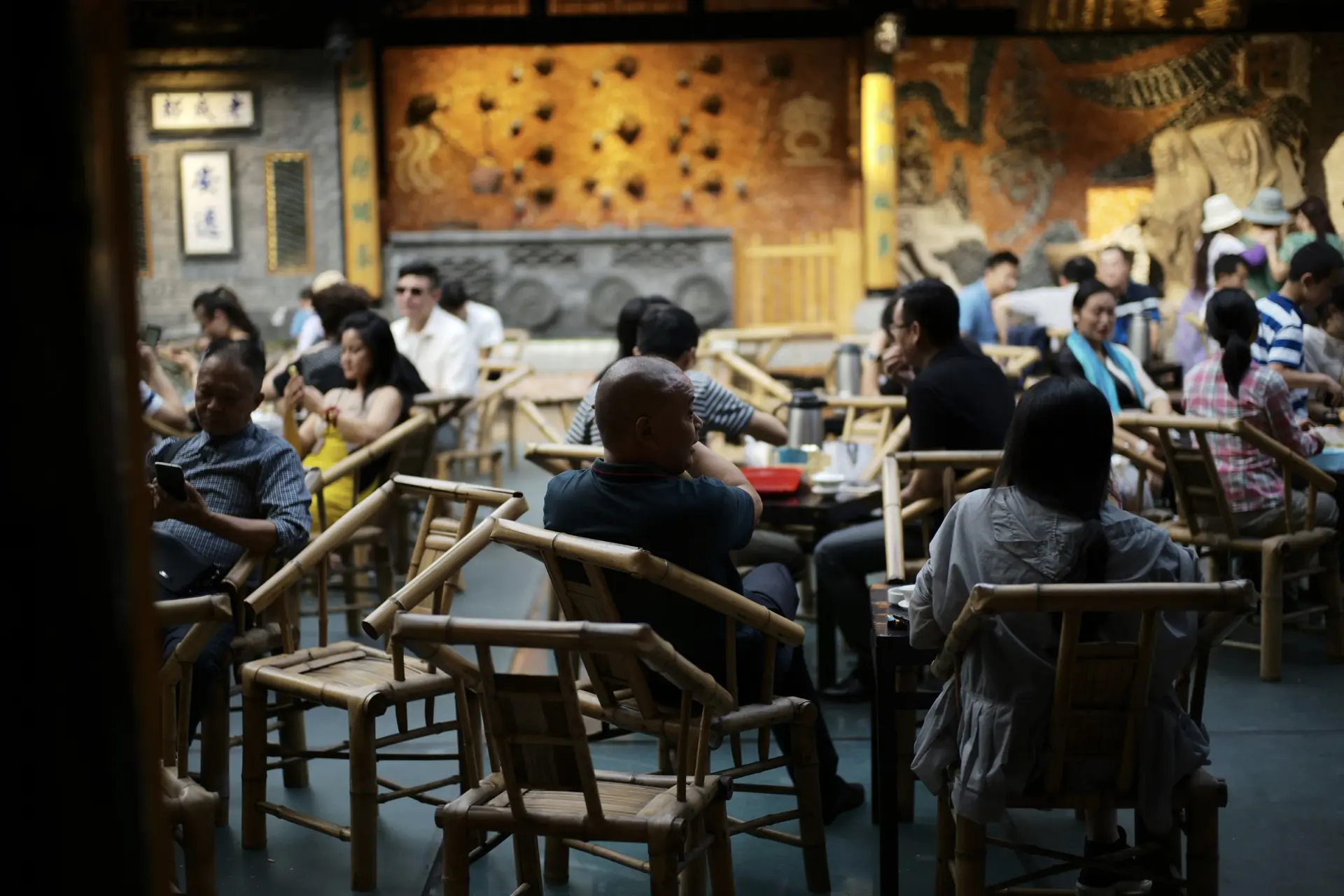 Chengdu Pre-Departure Staging Guide: Teahouses, Gothic Campus & Altitude Acclimatization