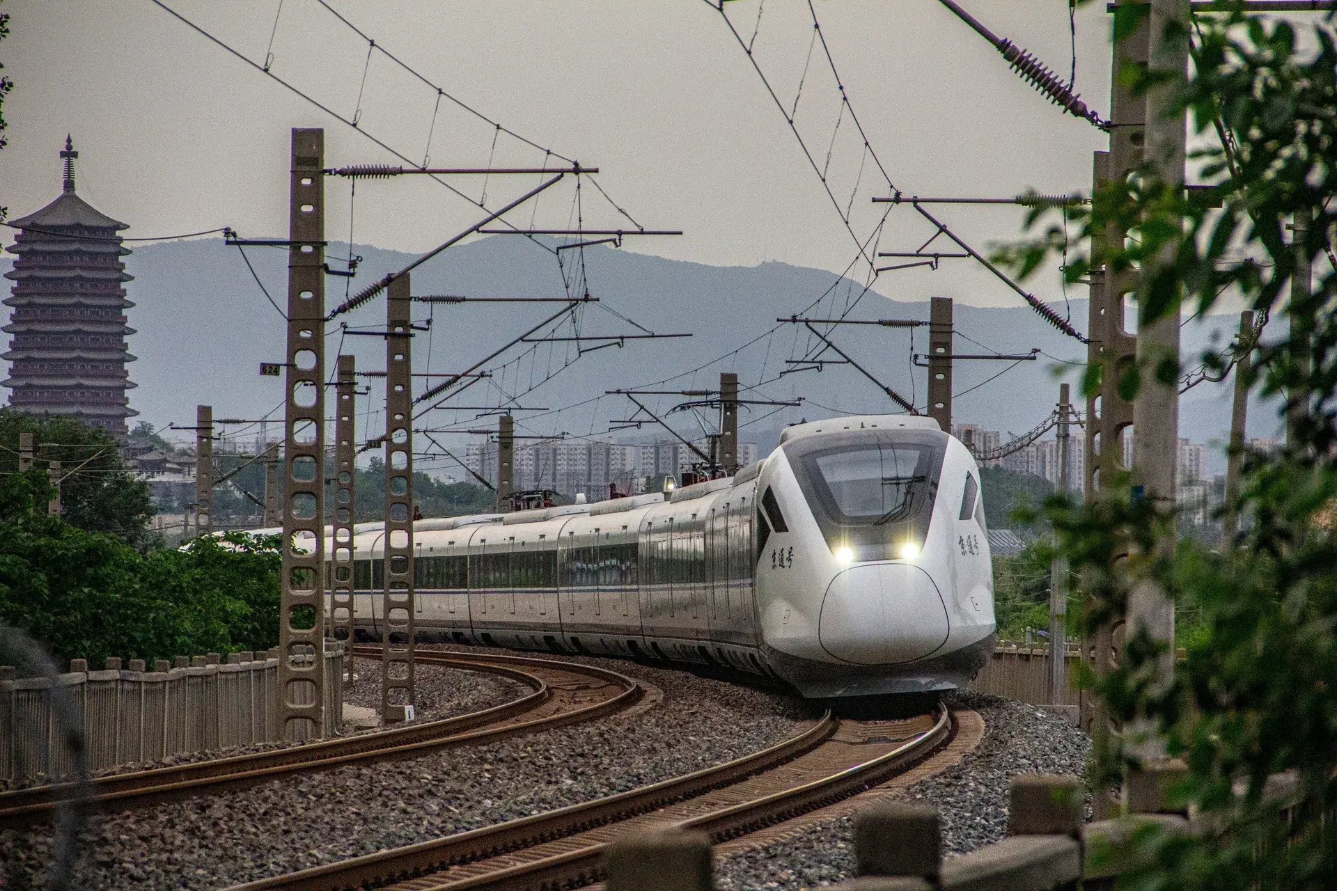 Why Short-Distance High-Speed Rail Tickets Fail in Summer: The 12306 Lockout Algorithm Alert